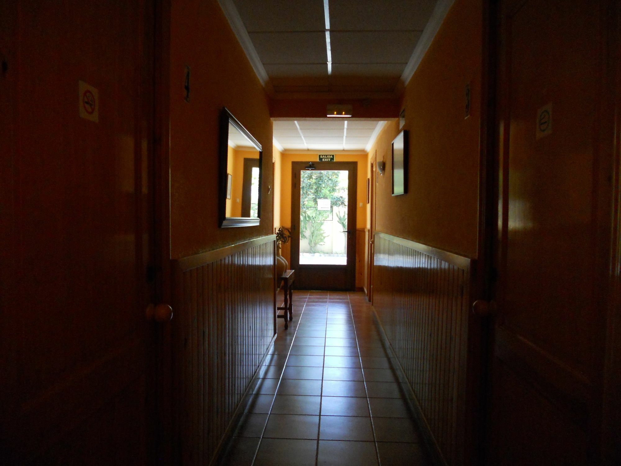 Hostal El Callejon Tarragona Buitenkant foto